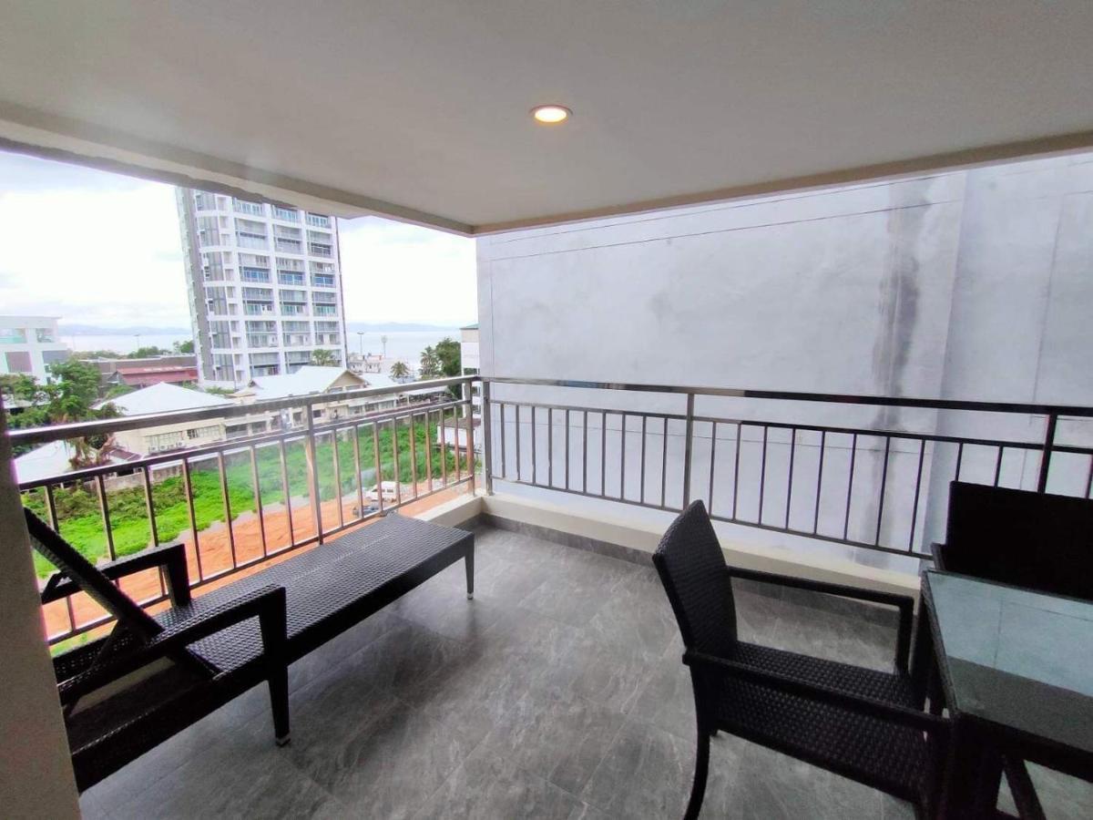 Golden Jomtien Beach Hotel Exterior photo