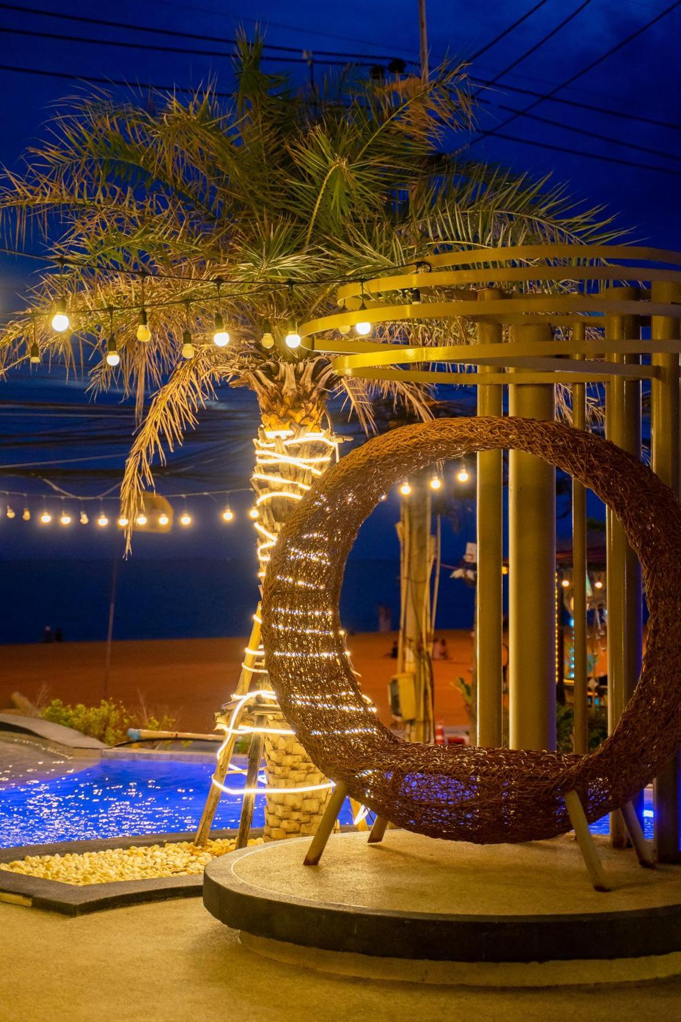 Golden Jomtien Beach Hotel Exterior photo