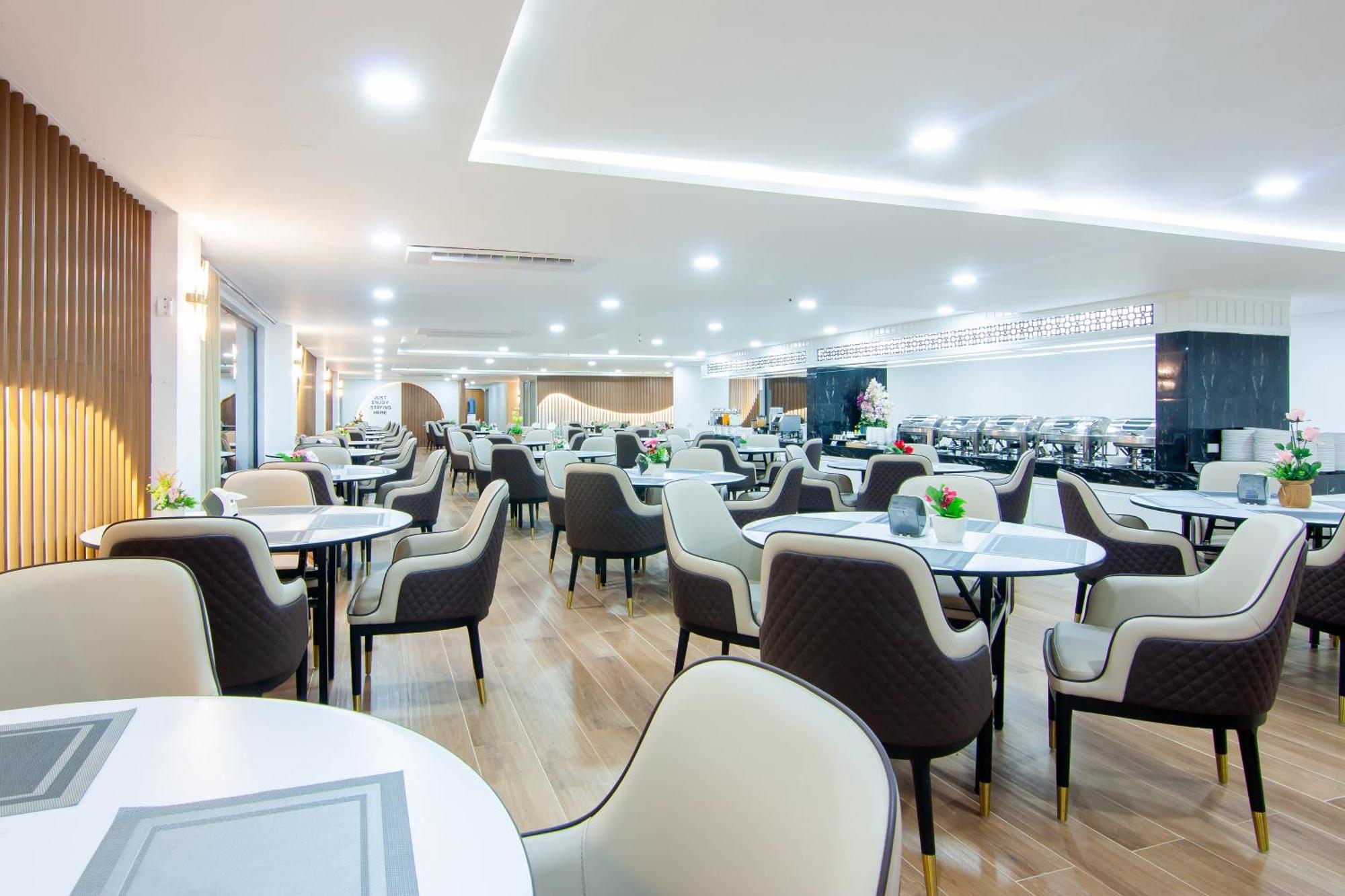 Golden Jomtien Beach Hotel Exterior photo