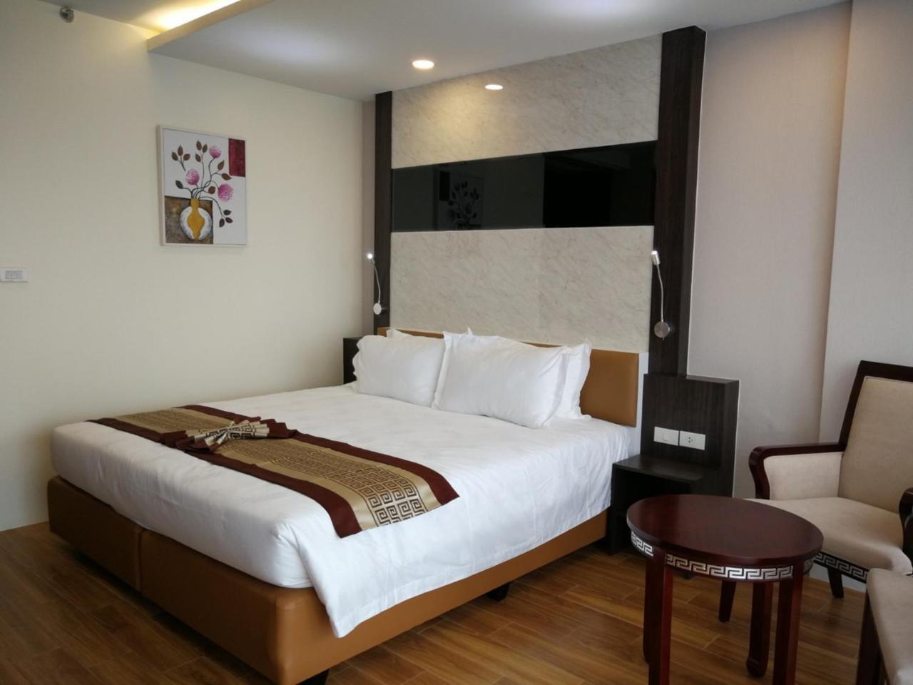 Golden Jomtien Beach Hotel Exterior photo