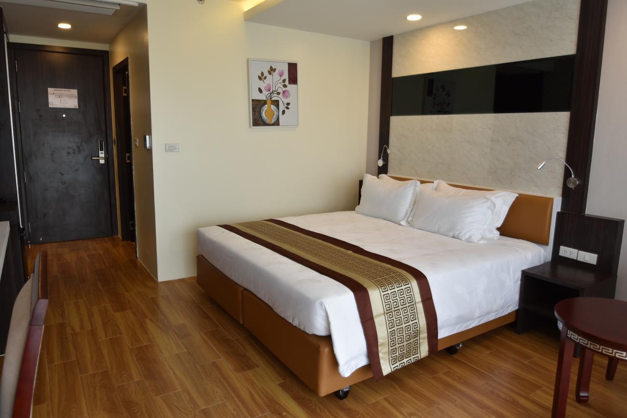 Golden Jomtien Beach Hotel Exterior photo