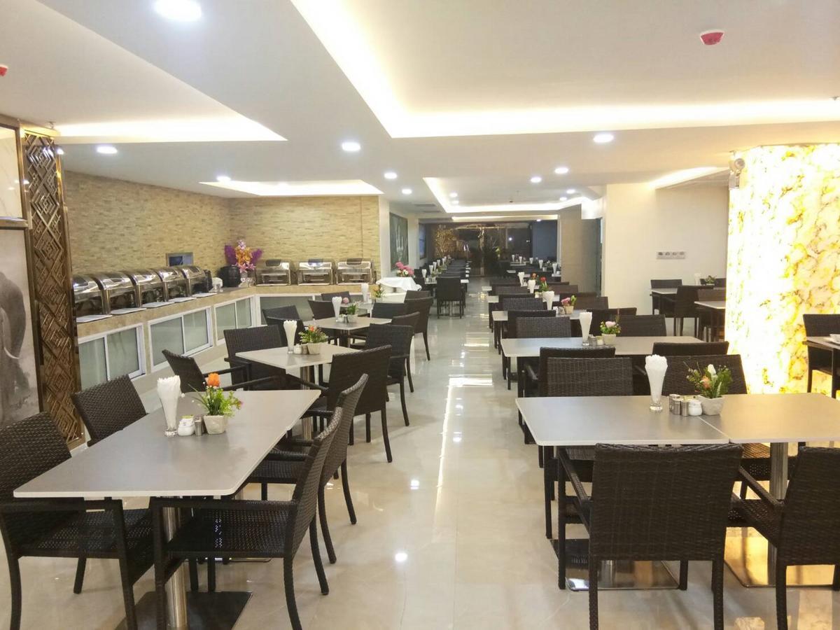 Golden Jomtien Beach Hotel Exterior photo