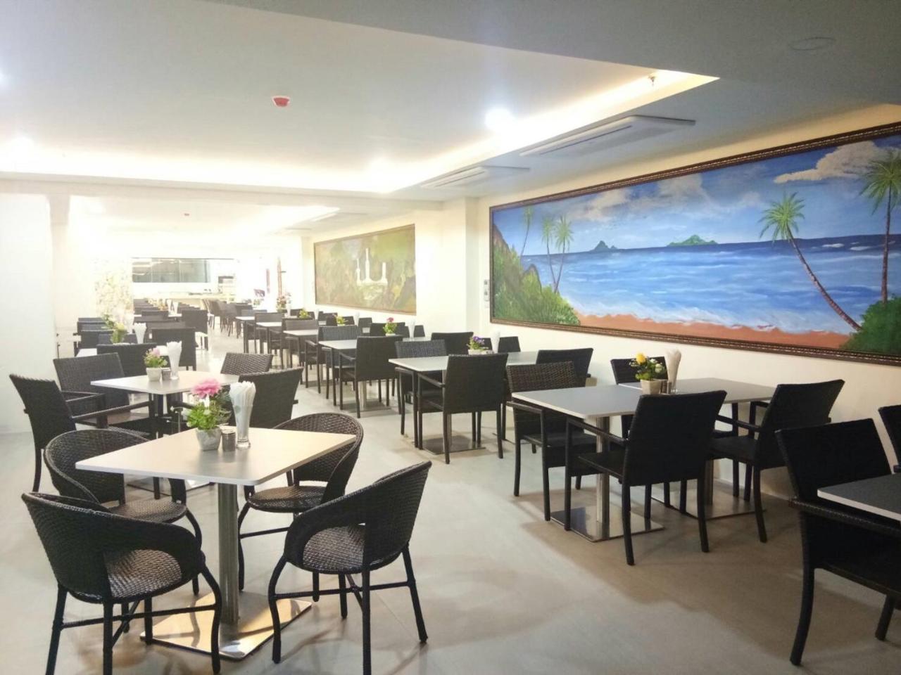 Golden Jomtien Beach Hotel Exterior photo